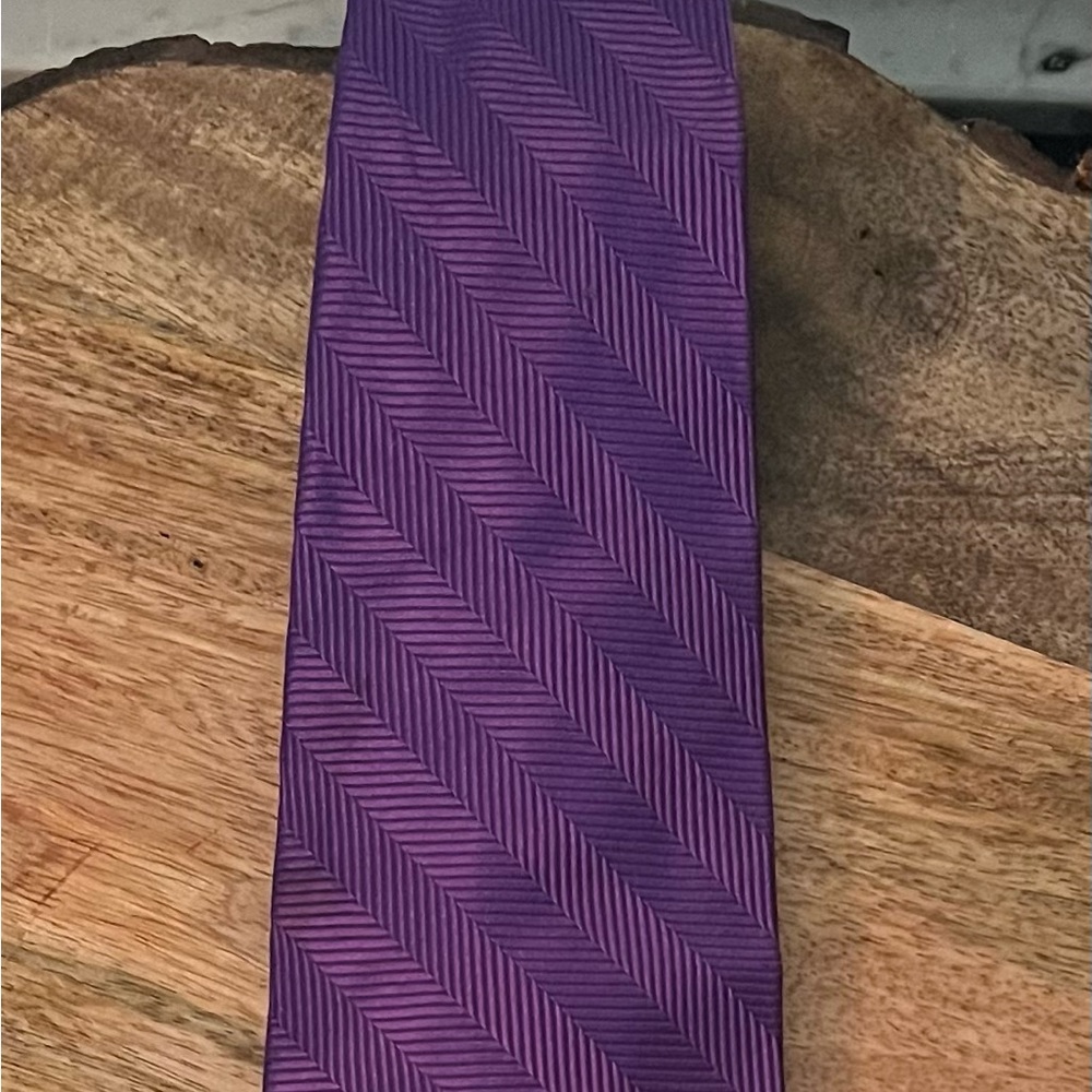 JOSEPH A. BANK MEN’S SOLID PURPLE 100% SILK NECKTIE/PRE-OWNED/ROYALTY!!